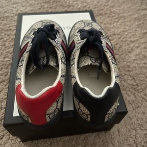 Kids 28 never worn